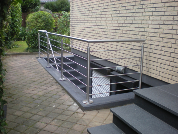 115_Geländer Kellerabgang